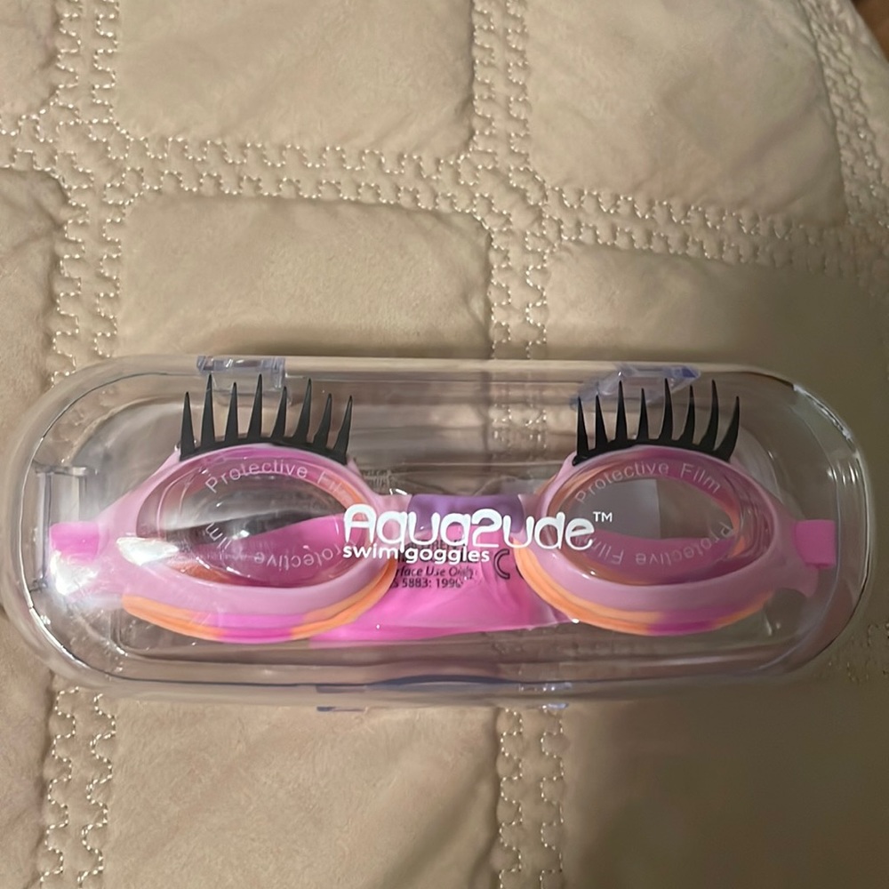 Brand new swim goggles (with lashes)